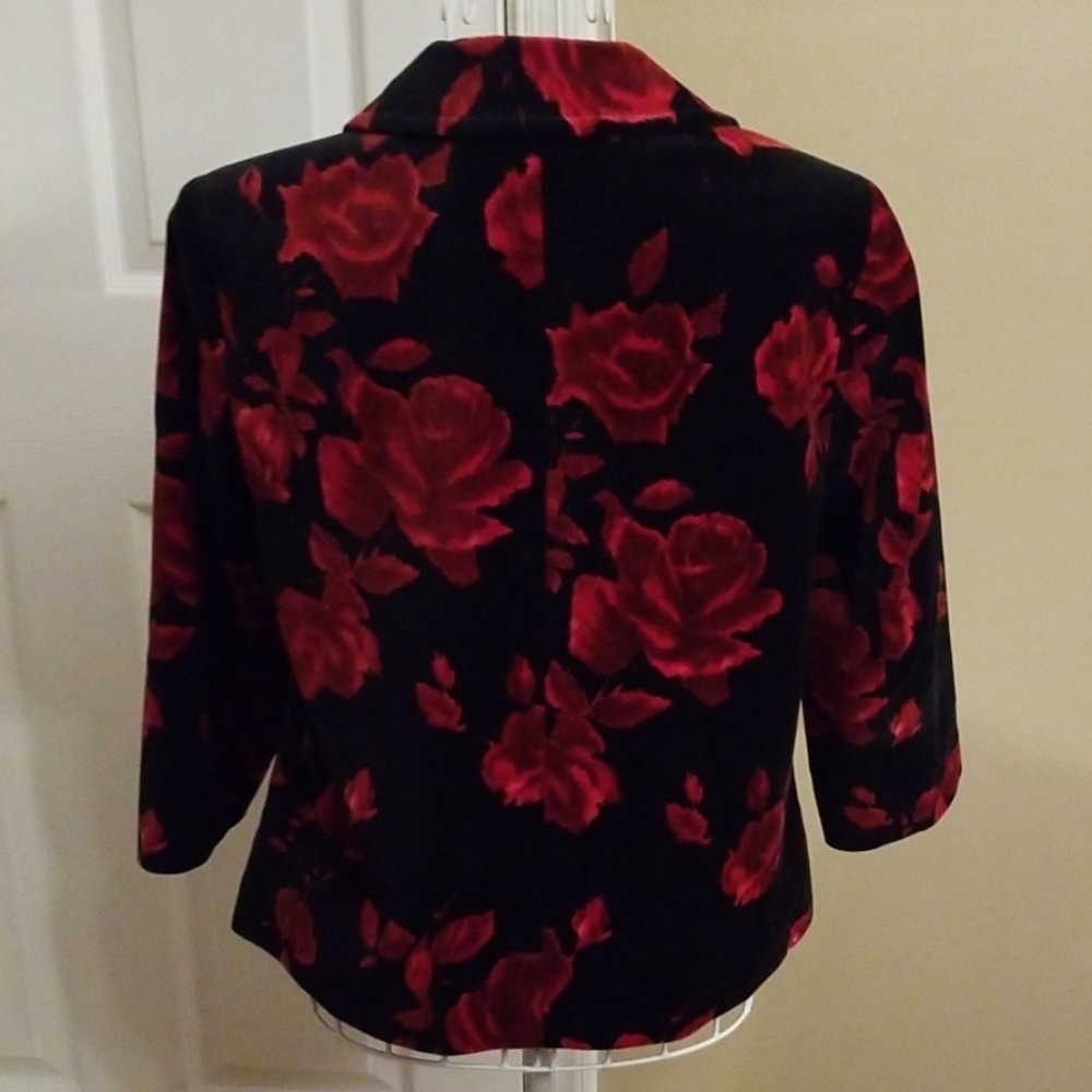 Pretty black velvet blazer with roses - Picture 4 of 8
